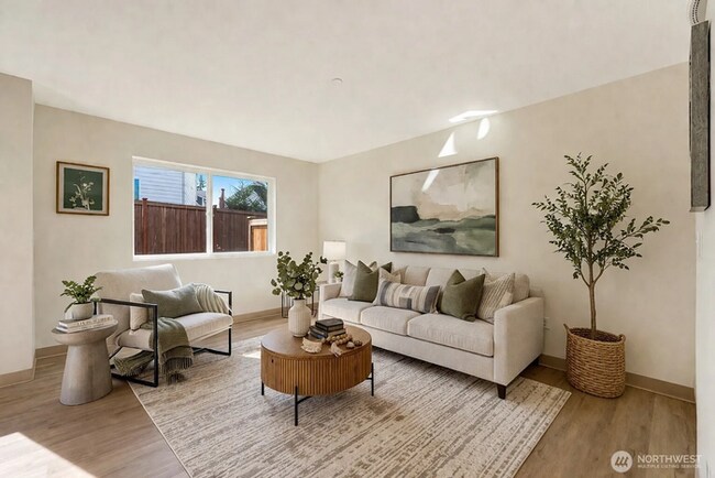 Building Photo - Beautifully Updated 3-Bedroom Townhome with Garage in Prime Lynnwood Location