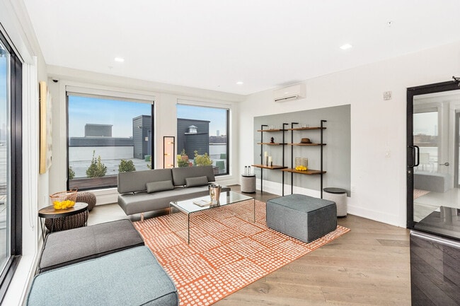 Building Photo - 1414 Grand St