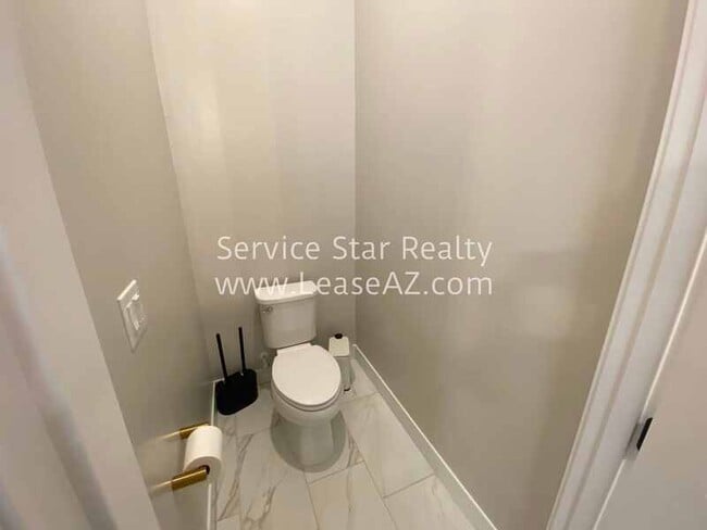 Building Photo - 9607 E Solina Ave