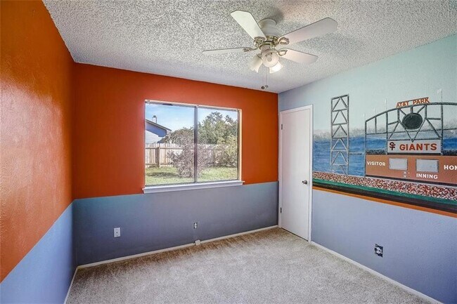Building Photo - 605 Russet Valley Dr