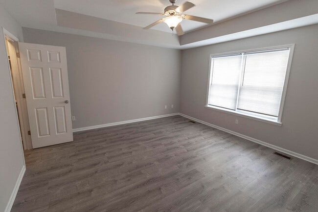 Building Photo - 1938 Center St