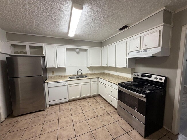 Building Photo - 7206 Avenue W