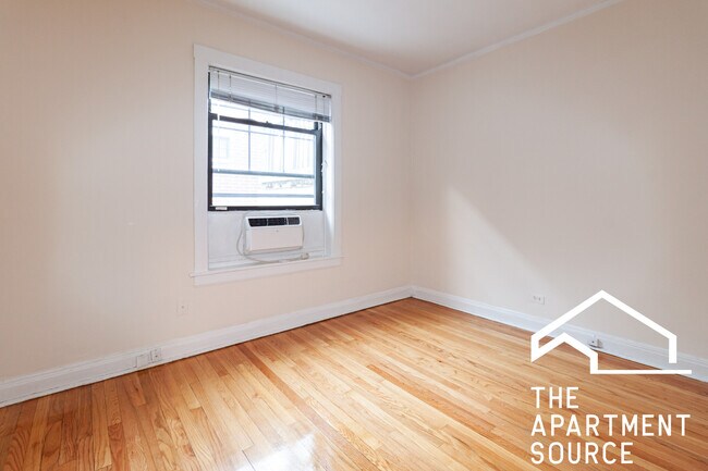 Building Photo - 3002 N Racine Ave