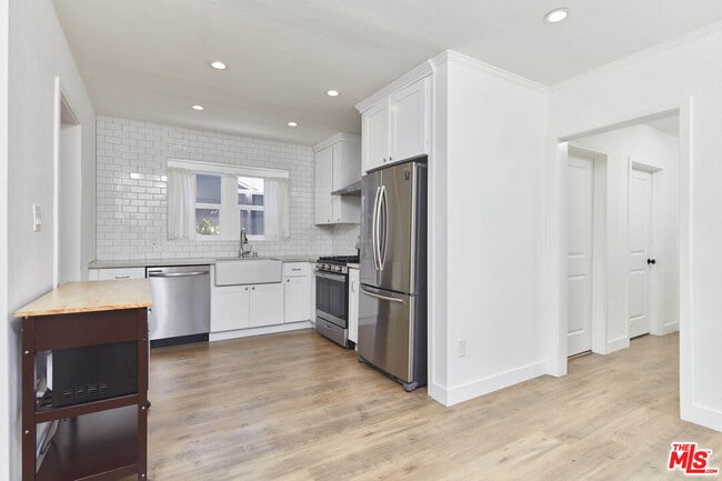 Building Photo - 2904 W 81st St