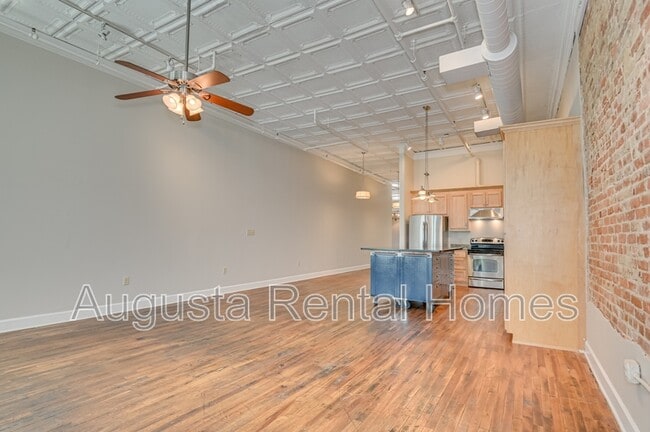 Building Photo - 1106 Broad St