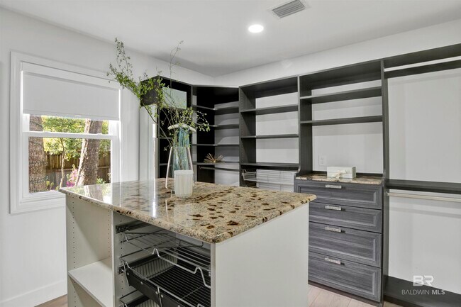 Building Photo - 380 S Church St