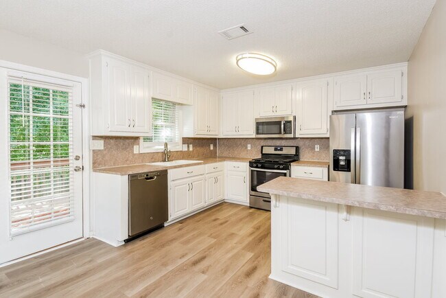 Building Photo - 313 Split Rail Way