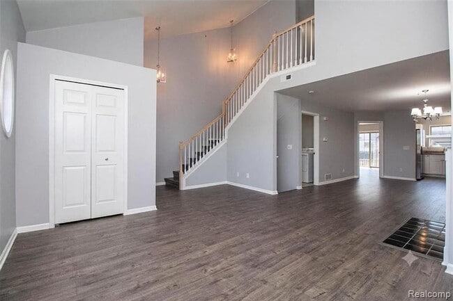 Building Photo - 29415 Glen Oaks Blvd E