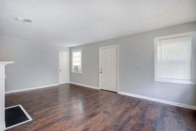 Building Photo - 1943