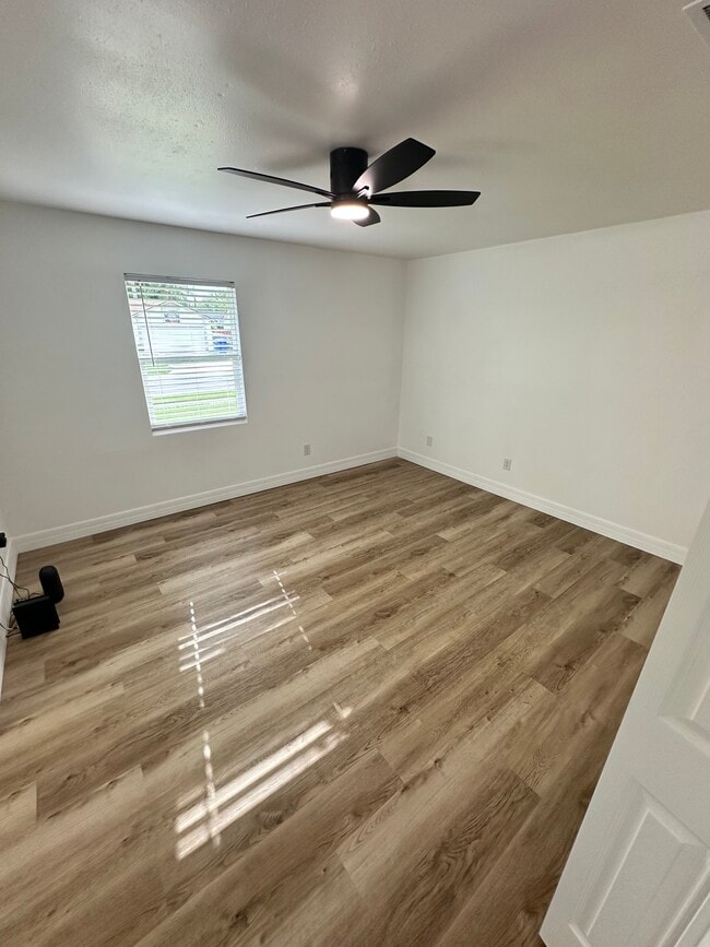 Building Photo - 2517 Oak Hollow Dr