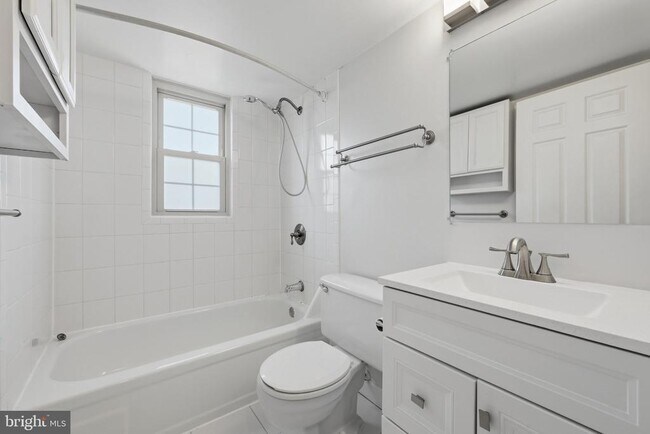 Building Photo - 525 Bashford Ln