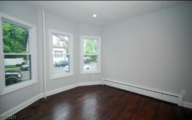 Building Photo - 374 High St