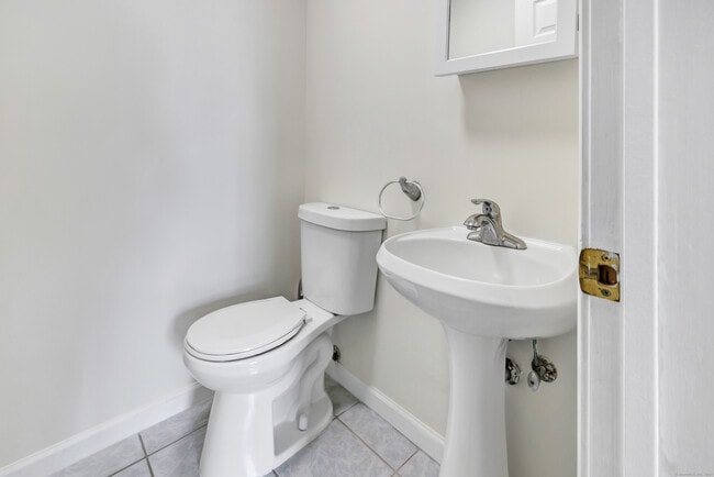 Building Photo - 18 Kathryn Dr