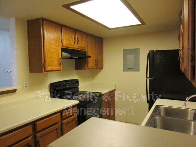 Building Photo - 921 S Zeno Way
