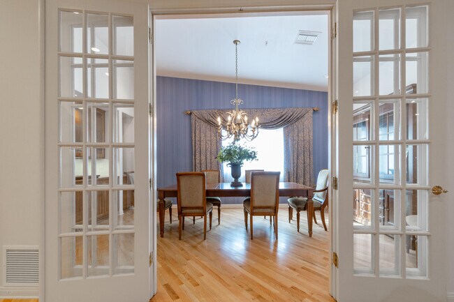 Building Photo - 8423 E Thunderbird Rd