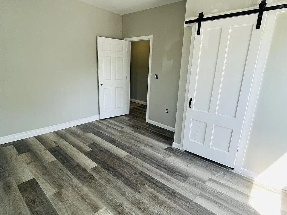 Building Photo - 32 Glass St