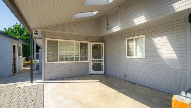 Building Photo - 3 Bedroom home in Winters