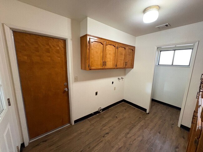 Building Photo - 636 Ramblewood Ct