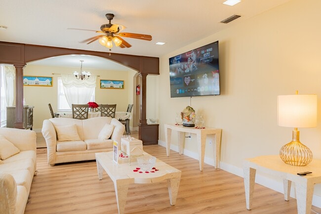 Building Photo - 6203 Tebbetts Dr