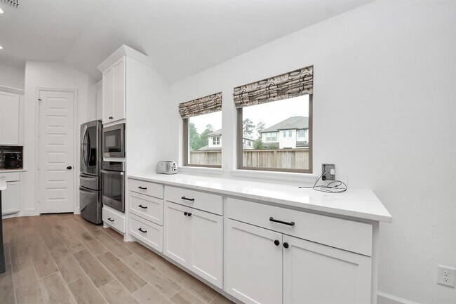 Building Photo - 210 W Netleaf Ct