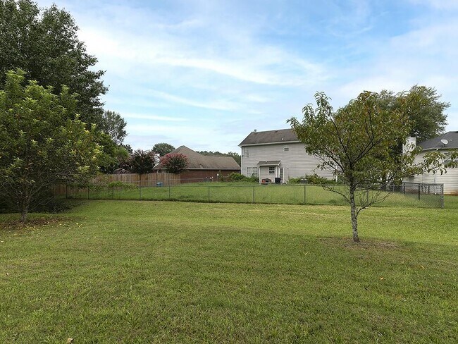 Building Photo - 16 Huntcliff Dr
