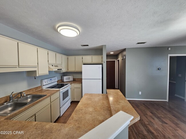 Building Photo - 836 Premier Dr