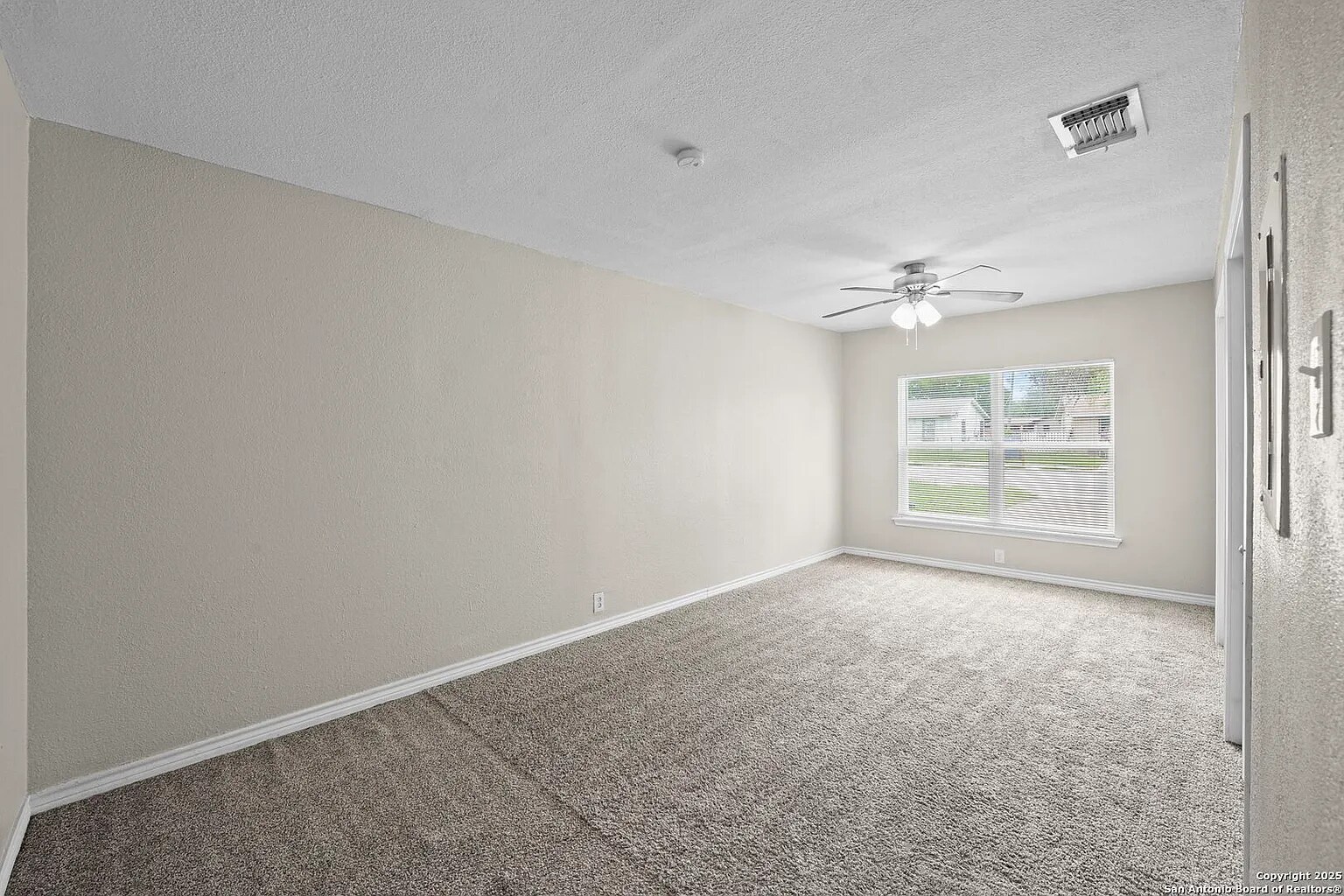 Building Photo - 8831 Hunters Creek St