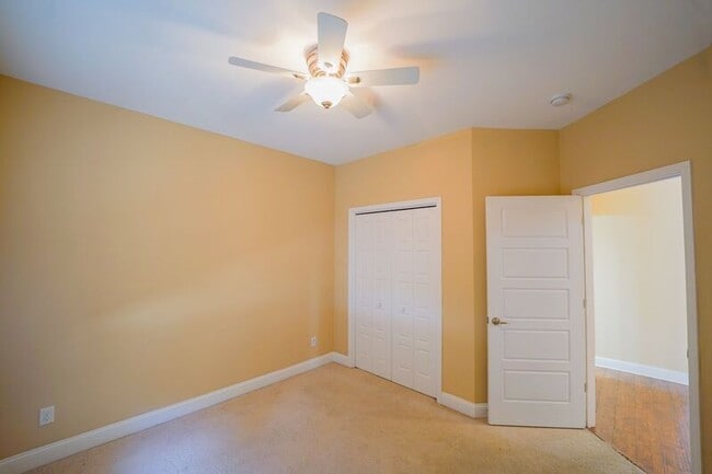 Building Photo - 252 Cottonham Ct