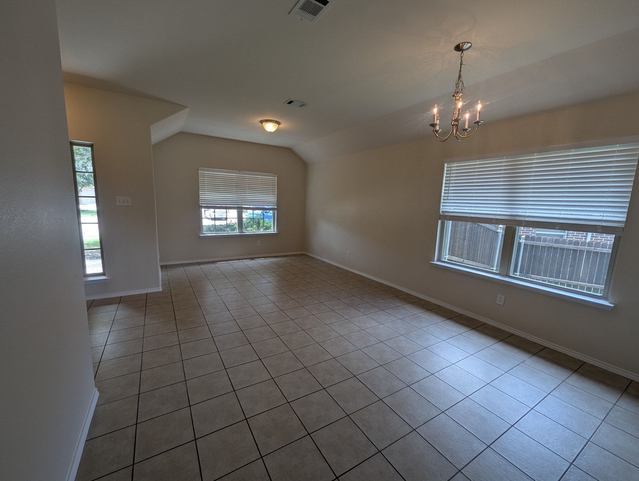 Entry/dining room - 2853 Waterfall Ln
