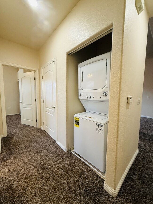 Building Photo - 3 bdrm, 2 bath Mission Hills Condo-Availab...