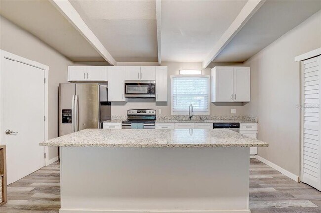 Building Photo - 2018 Windsor Way