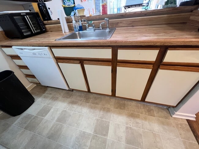 Building Photo - 1000 Linden Ave