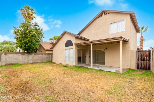 Building Photo - 509 E Rimrock Dr