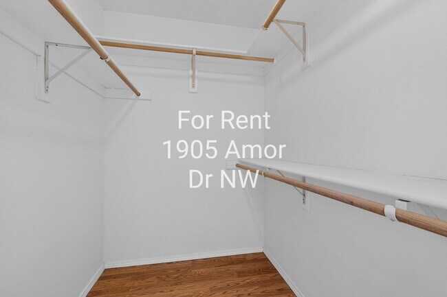 Building Photo - 1905 Amor Dr NW