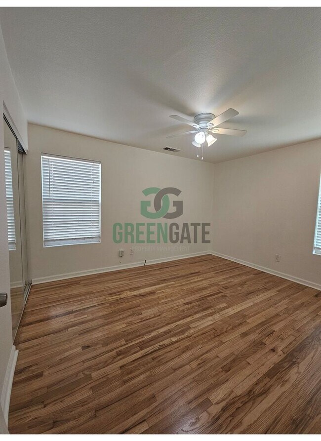 Building Photo - AVAILABLE NOW!! 3 Bedroom 2 Bath Home in Tracy!