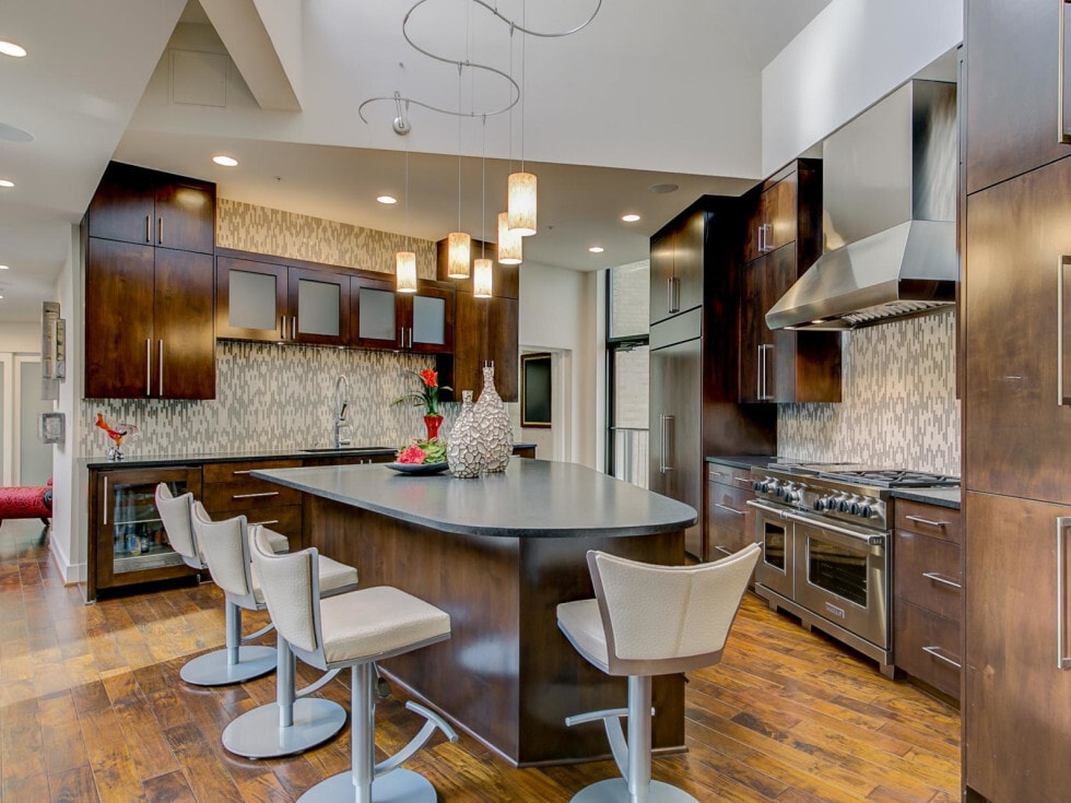 Building Photo - 411 W 7th St