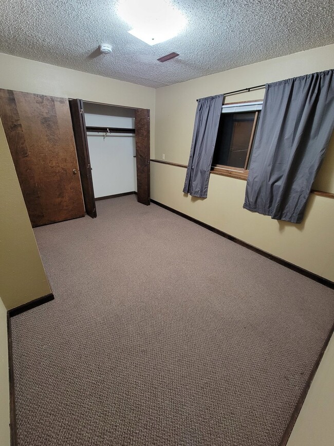 Building Photo - 2 Bedroom | 1 Bathroom Lower Level Duplex ...