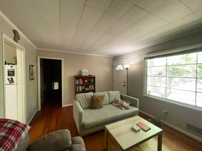 Building Photo - Knottingham Home Available