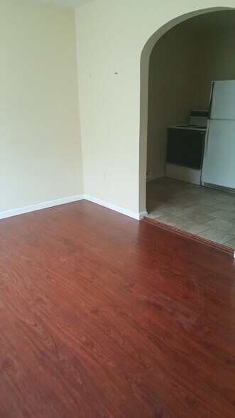 Building Photo - 306 South Ave