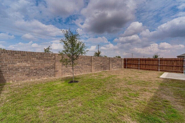 Building Photo - 4432 Sagecroft Rd