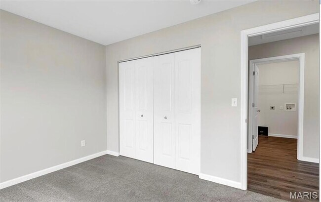 Building Photo - 4602 Siesta Dr