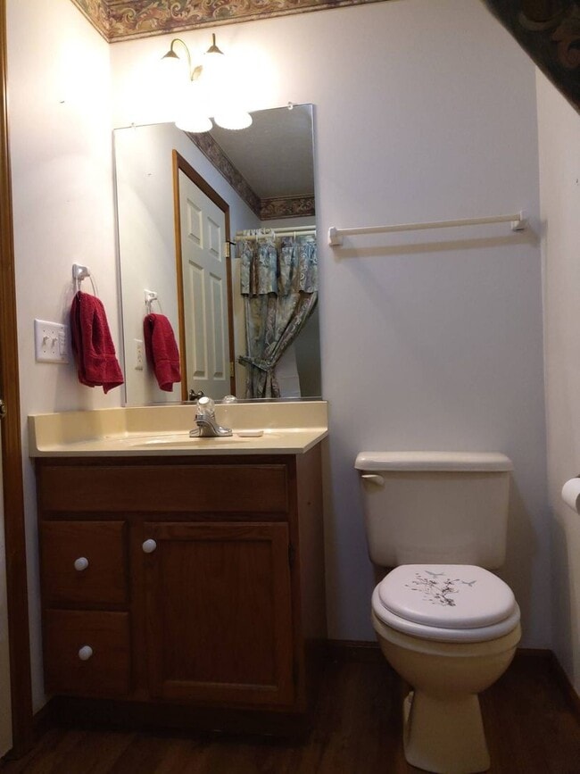 Building Photo - 3 Bedroom 2 Bathroom Home in Goshen!