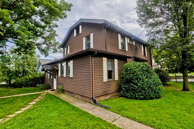 Building Photo - 57 Woods Ave