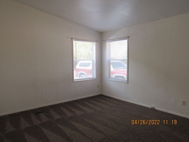 Building Photo - MANUFACTURED SINGLE FAMILY HOME IN NEW CASTLE!!