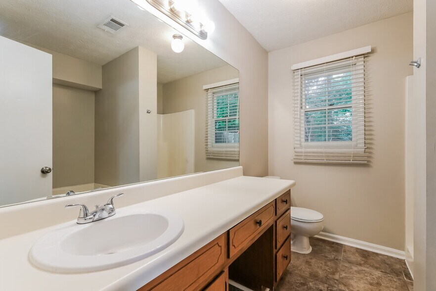 Building Photo - 3568 Fernbrook Dr