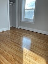 Building Photo - 432 E 7th St