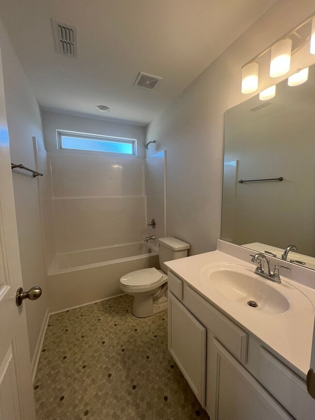 Building Photo - 23 Country Cir