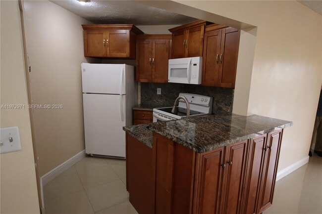 Building Photo - 690 W Park Dr