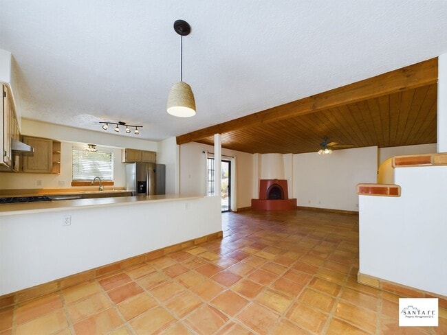 Building Photo - Single Level, single family home Available Now!