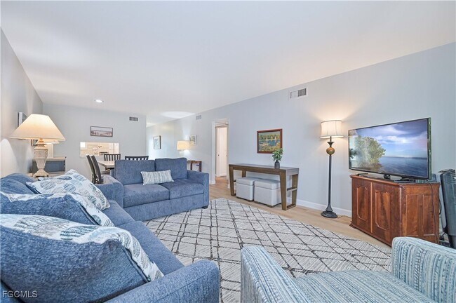 Building Photo - 223 3rd Ave S